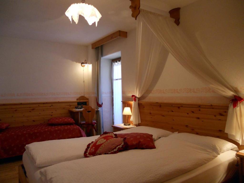 Hotel Garni Salvanel Cavalese Quarto foto